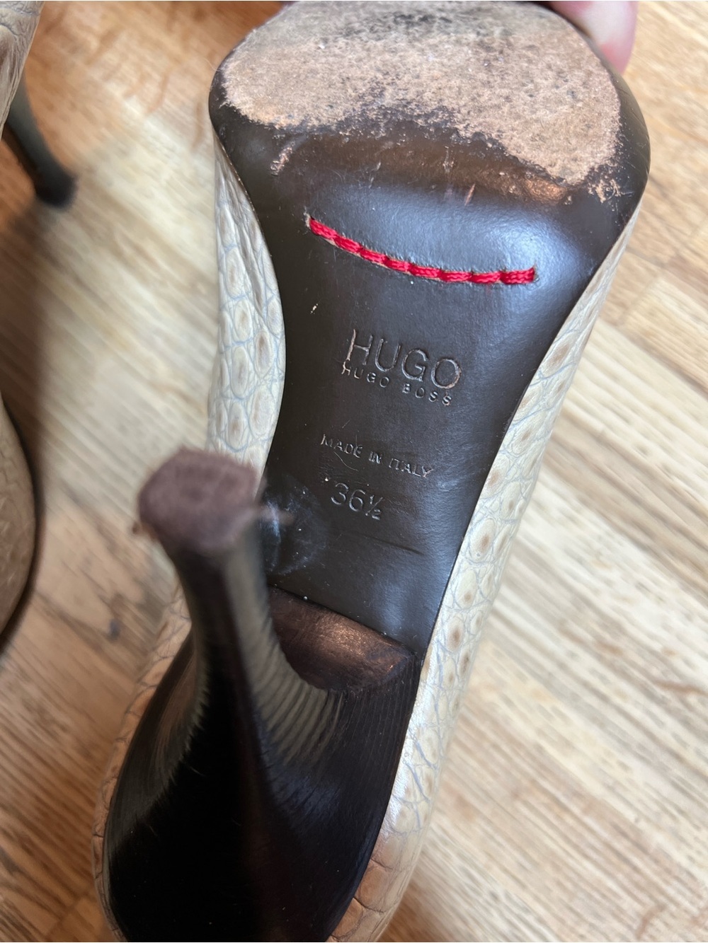 Hugo Boss Cream Croc-Embossed Pointed Pump Size 36.5 - Picture 7 of 7